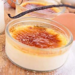 RestaurantDemo/menisto_37128405-Creme-brulee-and-ingredient.jpg
