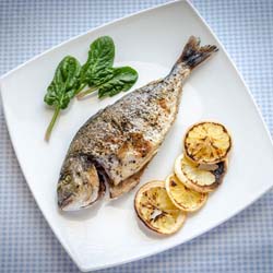 RestaurantDemo/menisto_39720991-Grilled-dorada-fish-with-lemon-and-spinach.jpg